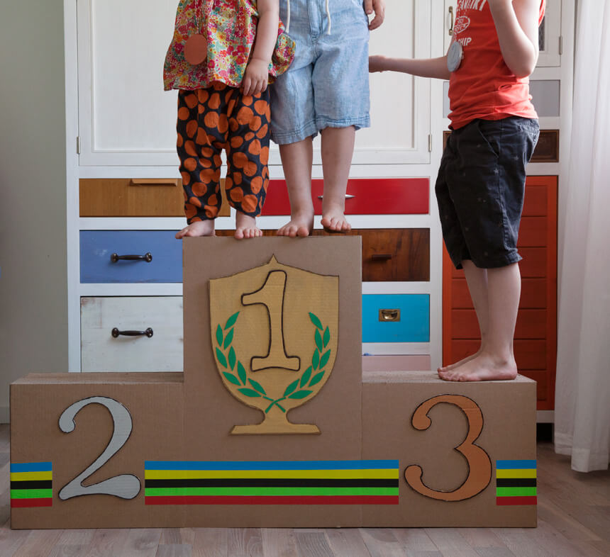 DIY Siegertreppe - Ideen für Spiele für Kindergeburtstag basteln - WLKMNDYS DIY Blog