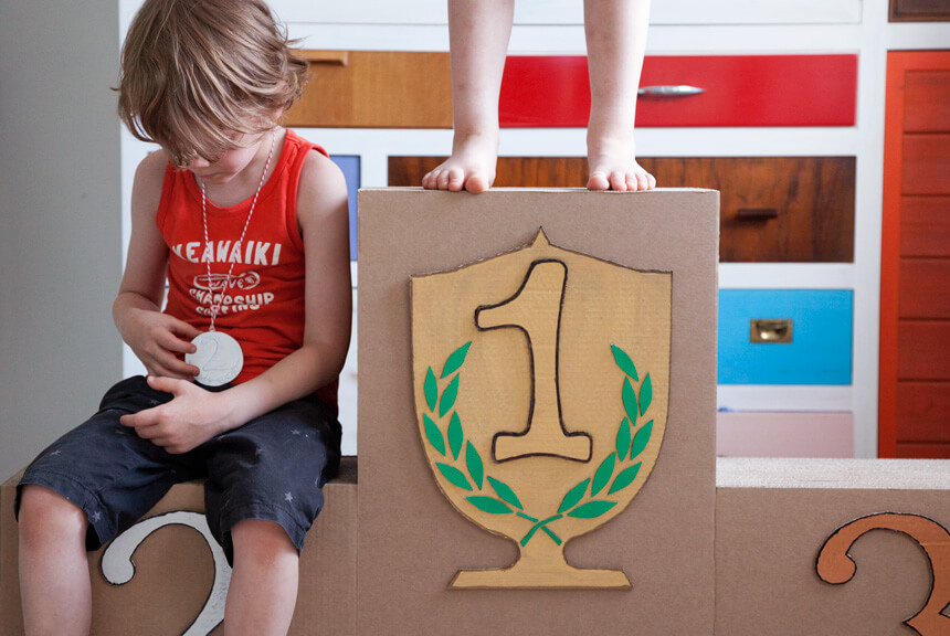 DIY Siegertreppe - Ideen für Spiele für Kindergeburtstag basteln - WLKMNDYS DIY Blog