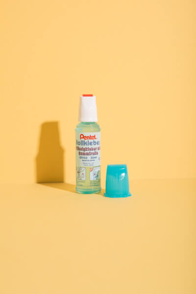 Kleber Roll'n Glue mit Gummirolle für Basteln und DIY Projekte