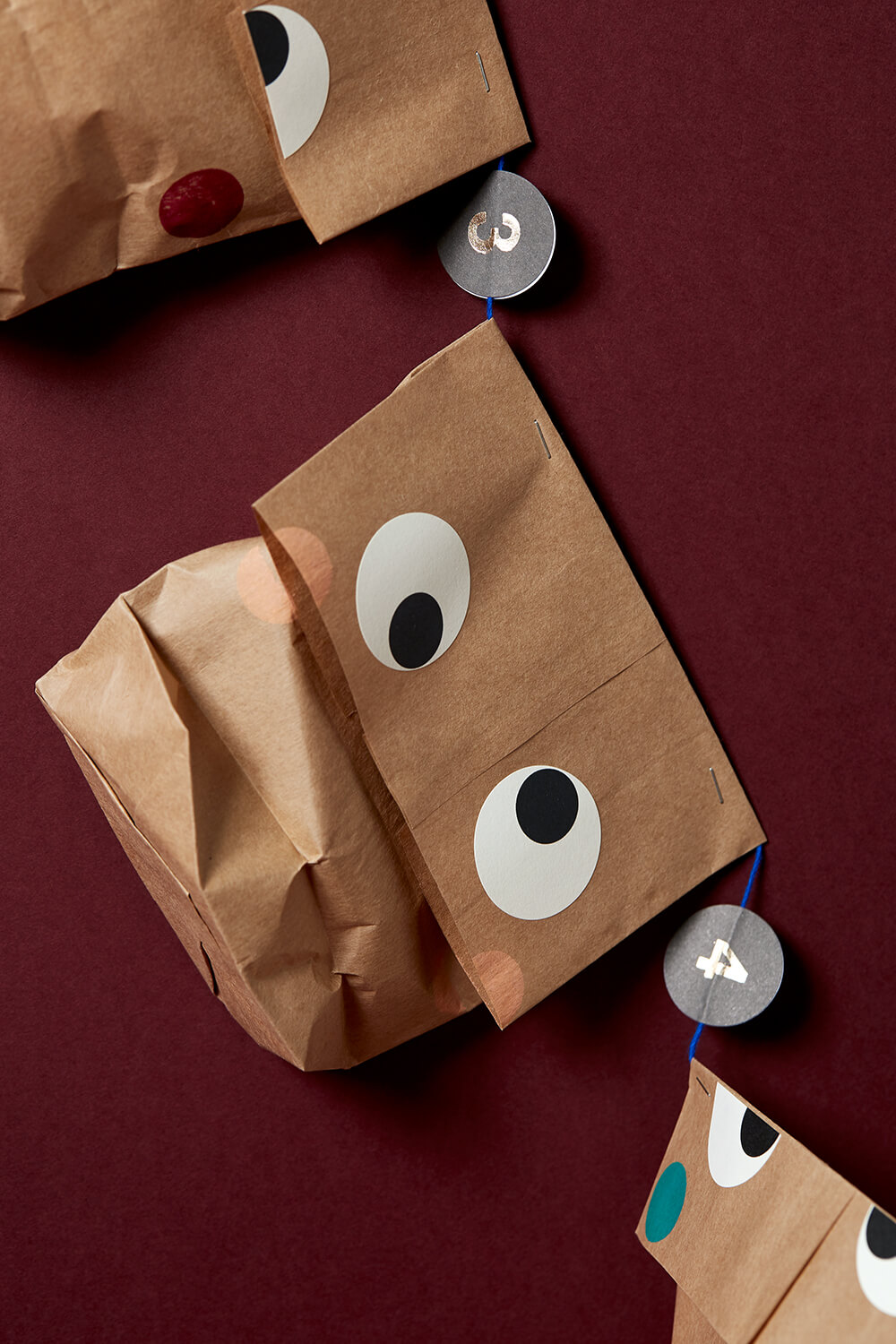 Adventskalender aus Papiertüten basteln