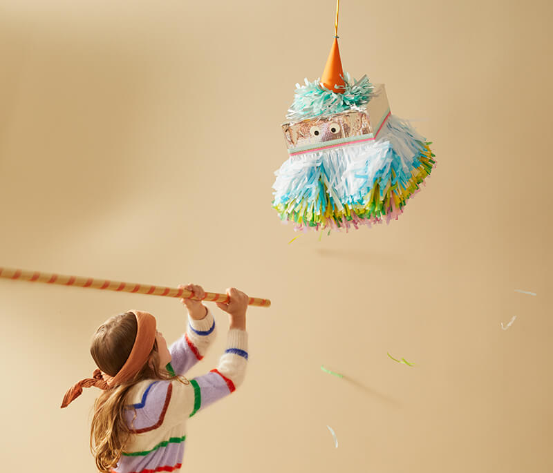 Eine Piñata mit Kindern basteln: Einfaches Basteln mit Kartons und Pappe