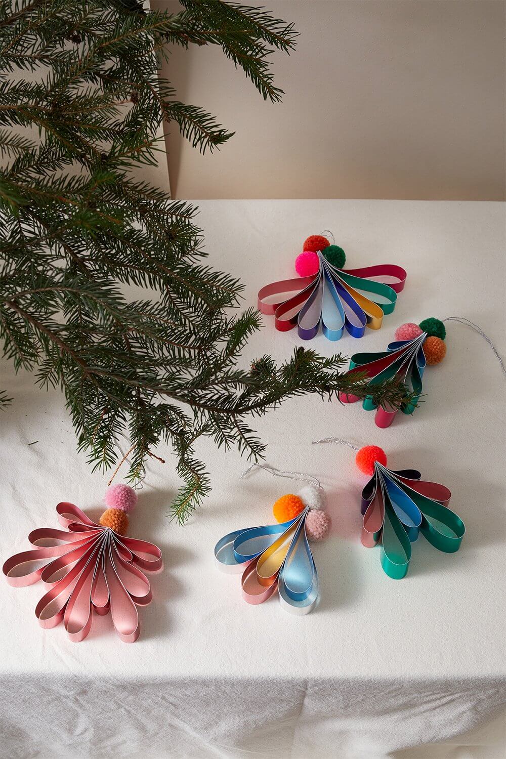 Weihnachtsornamente aus Alu Bastelkarton mit Kindern basteln