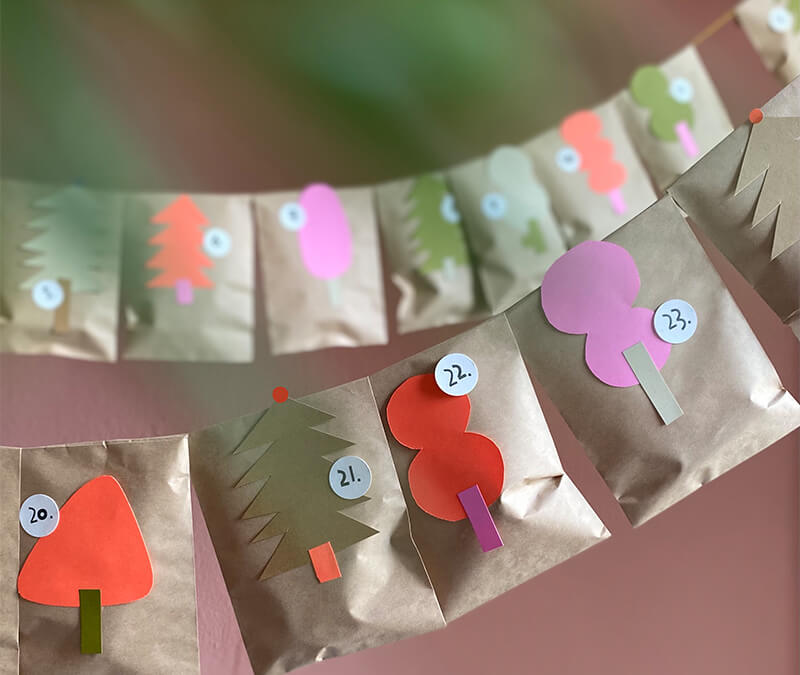 24 x aufgeklebt: Der Papierwald Adventskalender