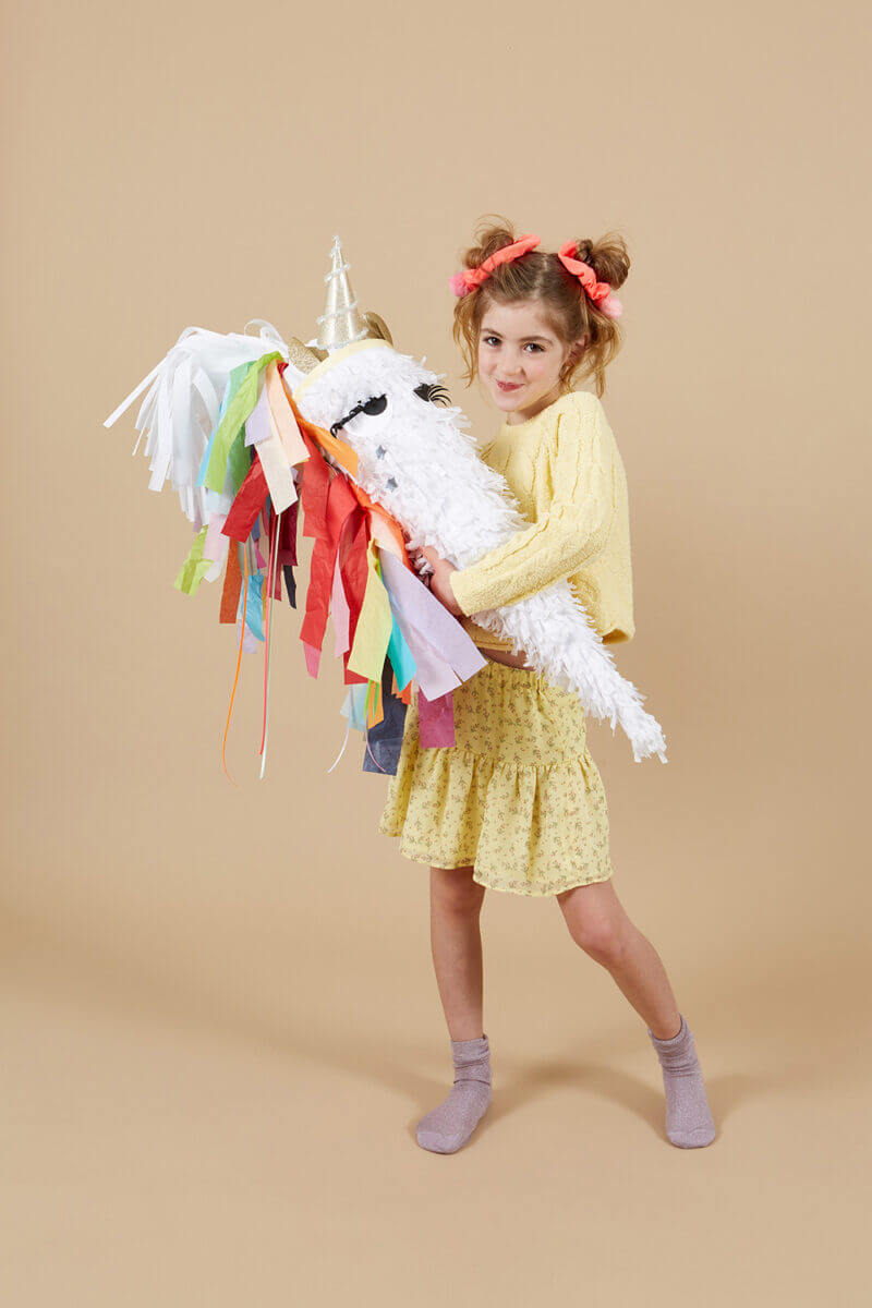 Wir basteln eine Einhorn Schultüte zum Schulanfang.