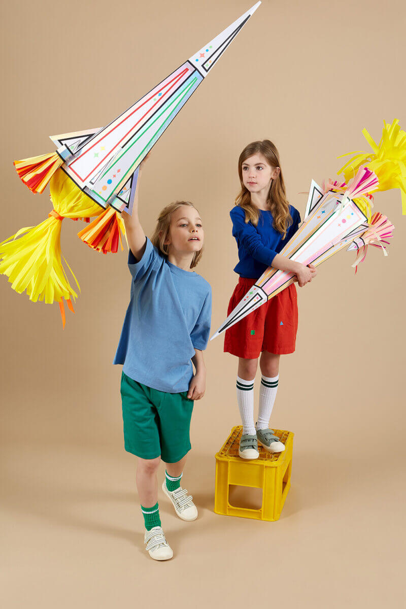 Wir basteln eine Raketen Schultüte zum Schulanfang.