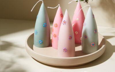 Superschnelle Geschenkidee: Kerzen verzieren mit süßen Daisy-Mustern