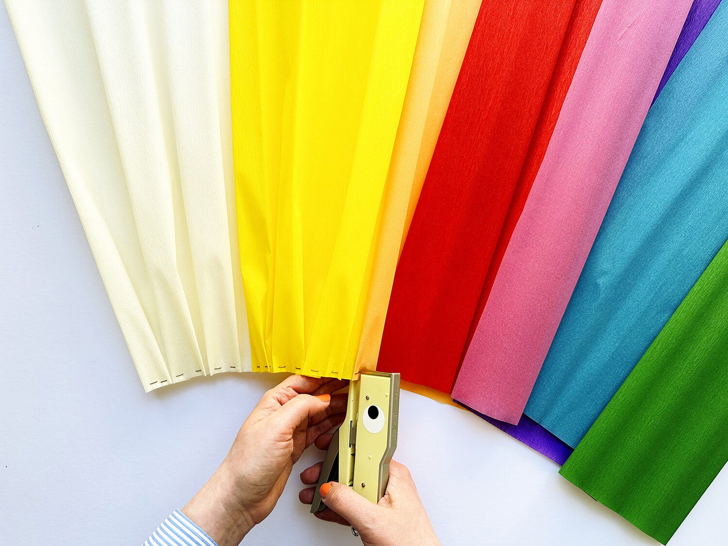 Wir basteln eine organische Konfetti Schultüte zum Schulanfang.