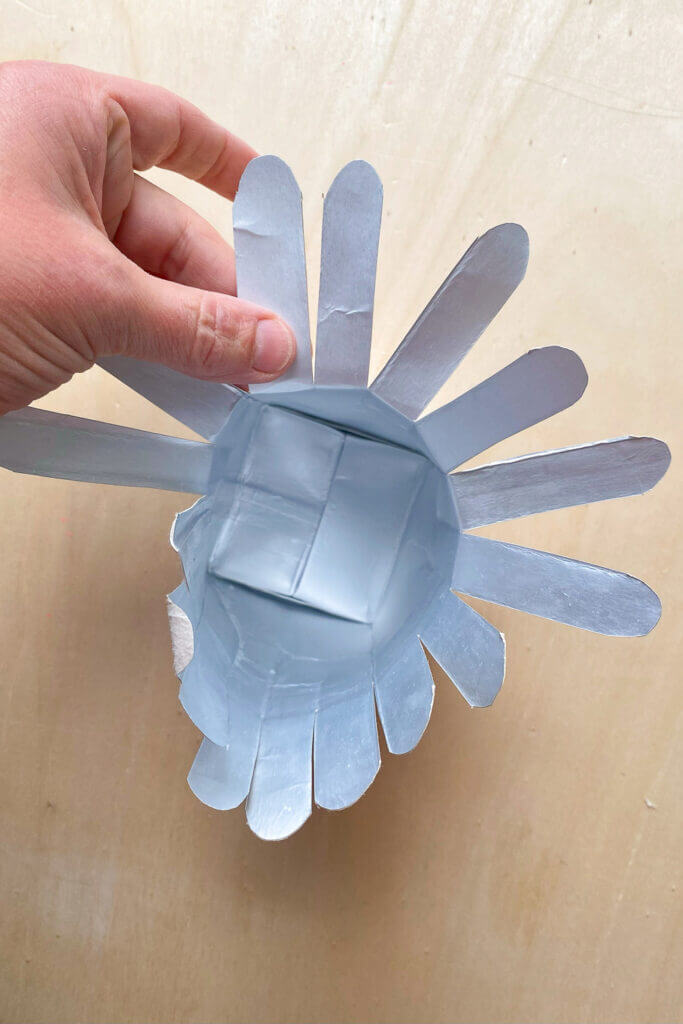 Upcycling Party! Wir basteln Blumentöpfe aus Milchkartons fürs Bienenbuffet.