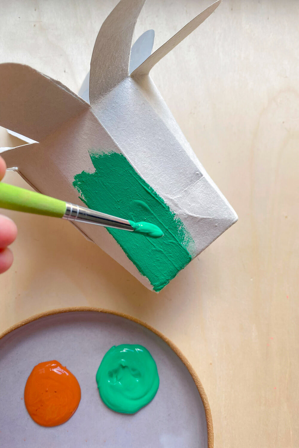 Upcycling Party! Wir basteln Blumentöpfe aus Milchkartons fürs Bienenbuffet.