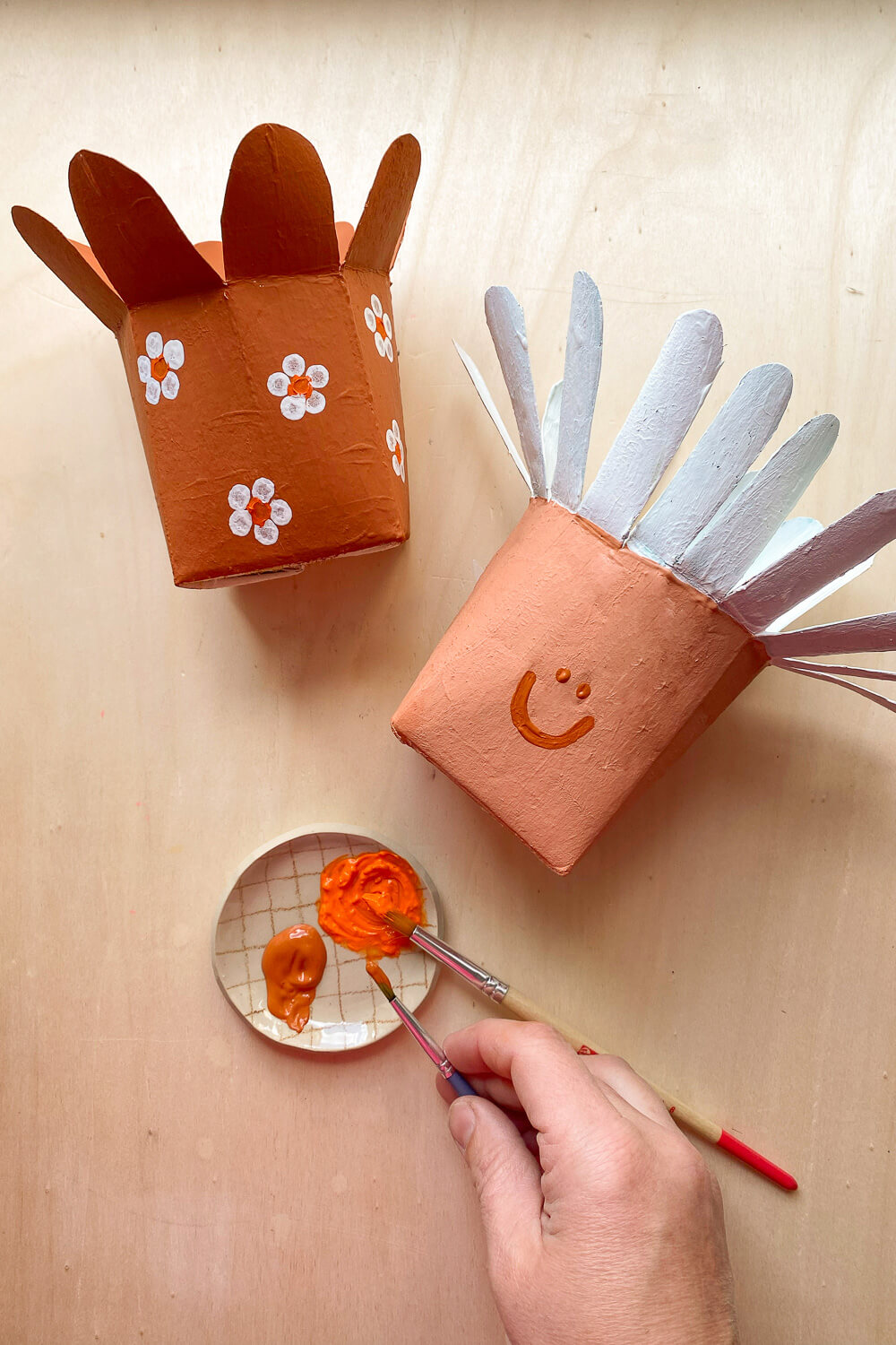 Upcycling Party! Wir basteln Blumentöpfe aus Milchkartons fürs Bienenbuffet.