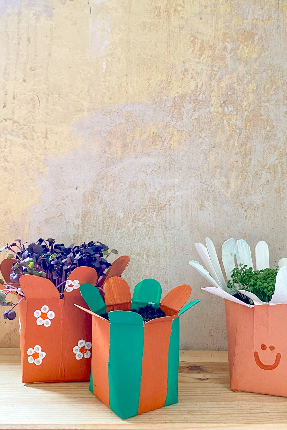 Upcycling Party! Wir basteln Blumentöpfe aus Milchkartons fürs Bienenbuffet.