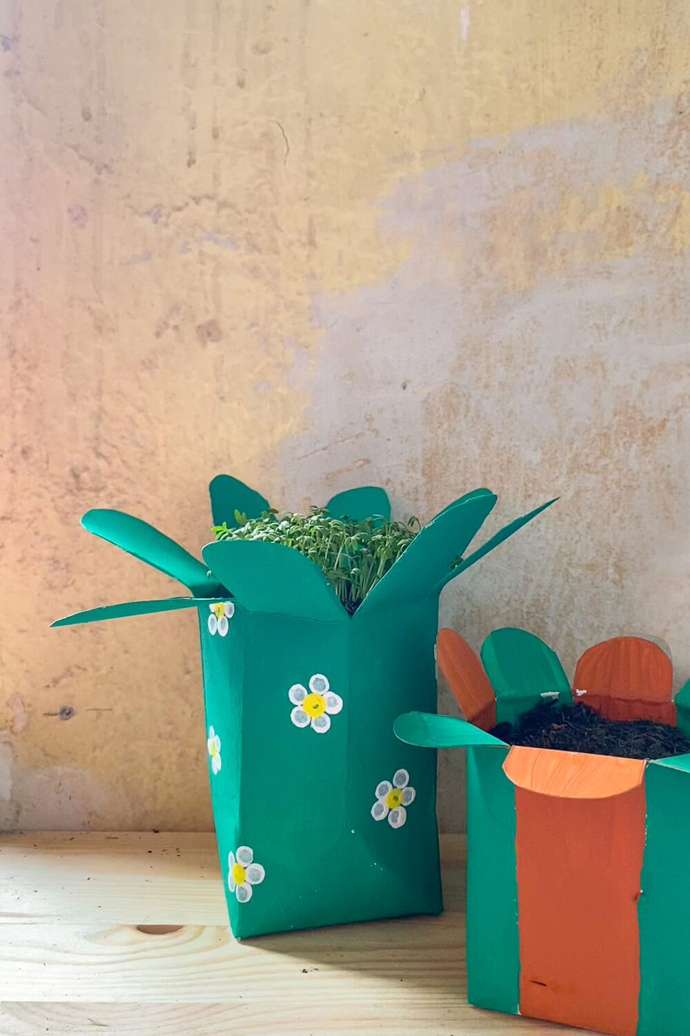 Upcycling Party! Wir basteln Blumentöpfe aus Milchkartons fürs Bienenbuffet.