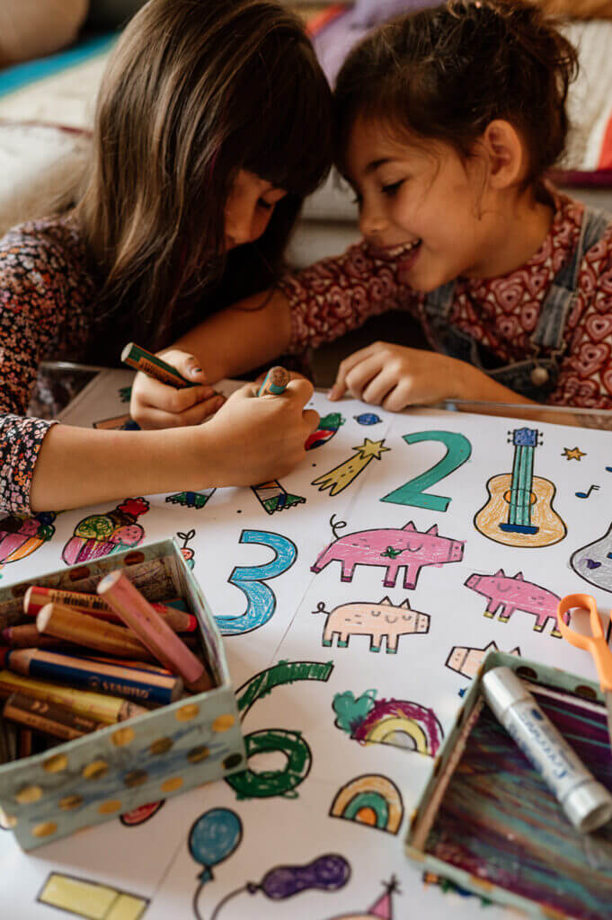 1, 2, 3, Zahlenzauberei: Wir lernen zählen mit unserem neuen Zahlen-Ausmalposter.