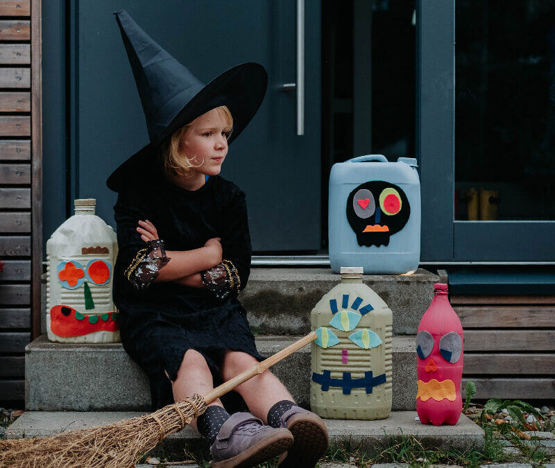Coole Flaschen! Wir basteln Upcycling Laternen für Halloween