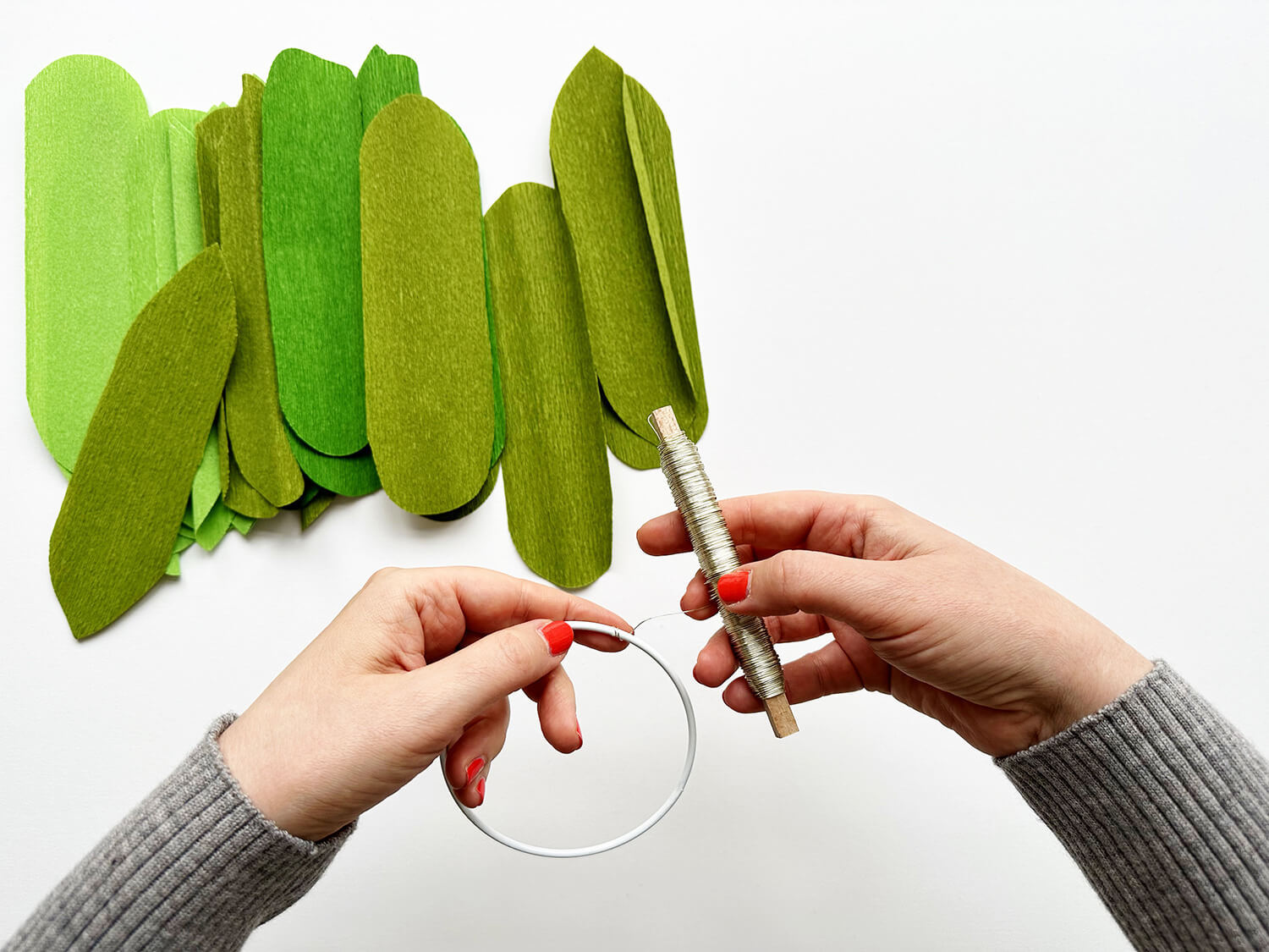 Ilex oder Weihnachtsstern? So bastelst du einen immerschönen Türkranz