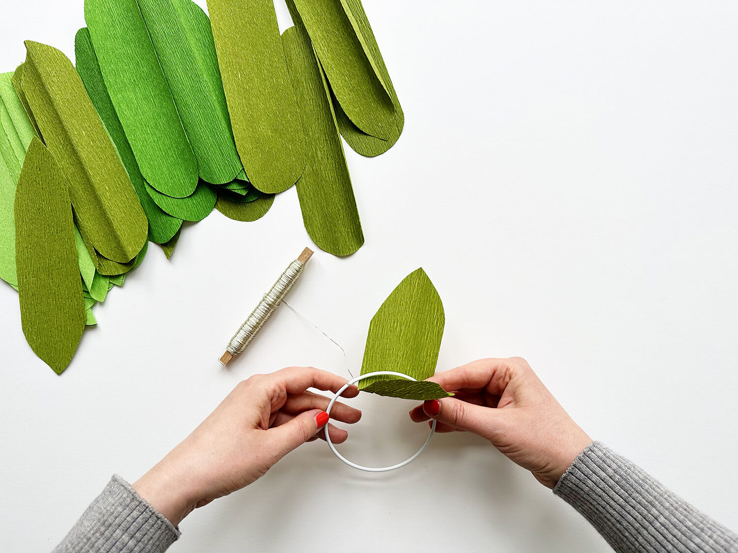 Ilex oder Weihnachtsstern? So bastelst du einen immerschönen Türkranz