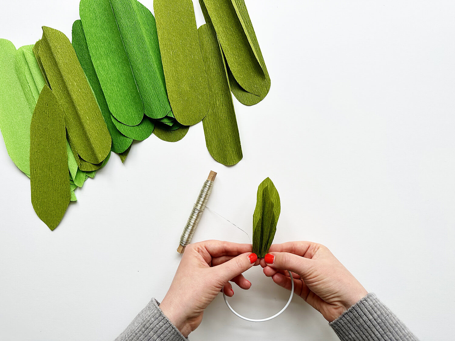 Ilex oder Weihnachtsstern? So bastelst du einen immerschönen Türkranz