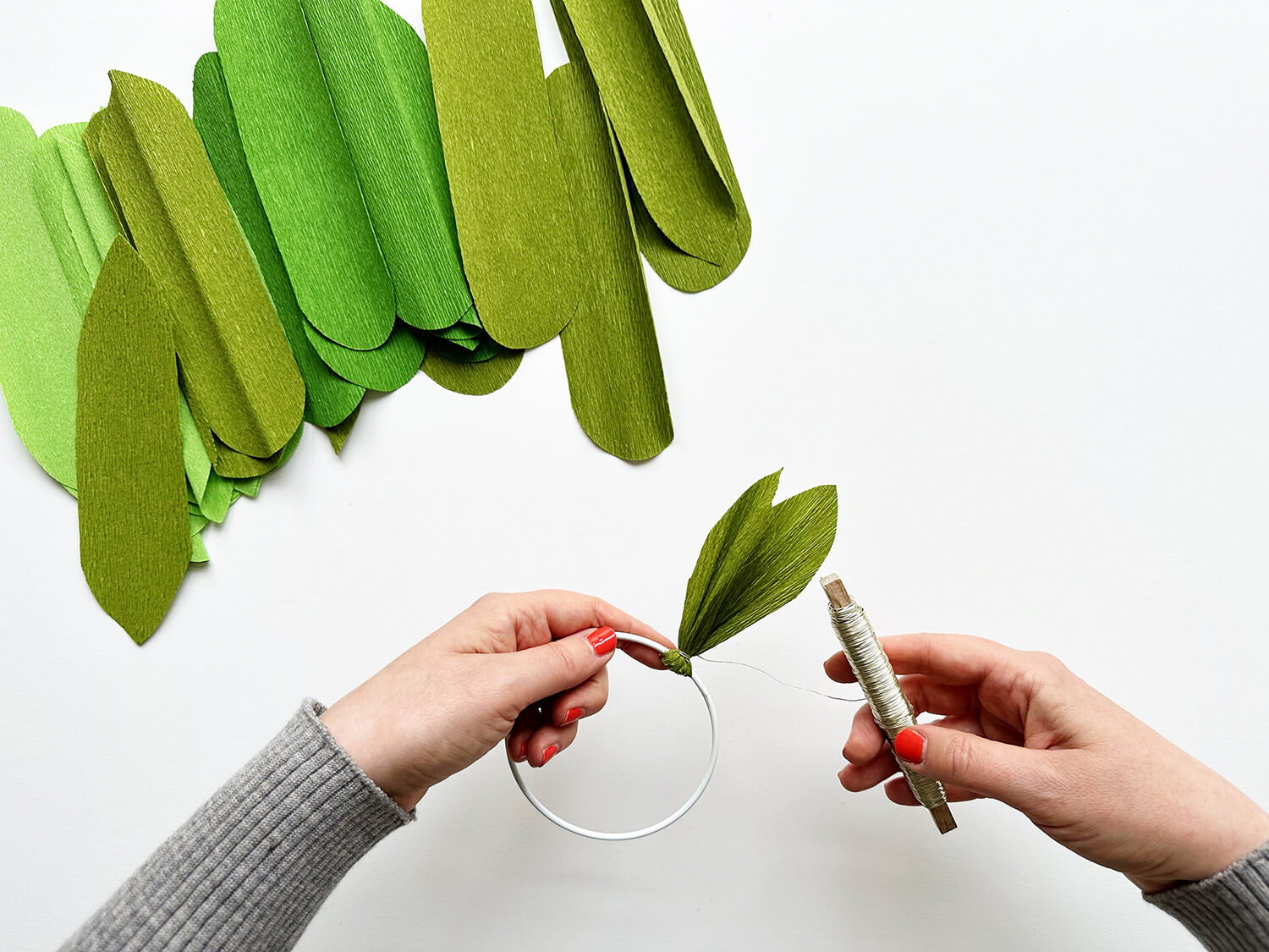 Ilex oder Weihnachtsstern? So bastelst du einen immerschönen Türkranz