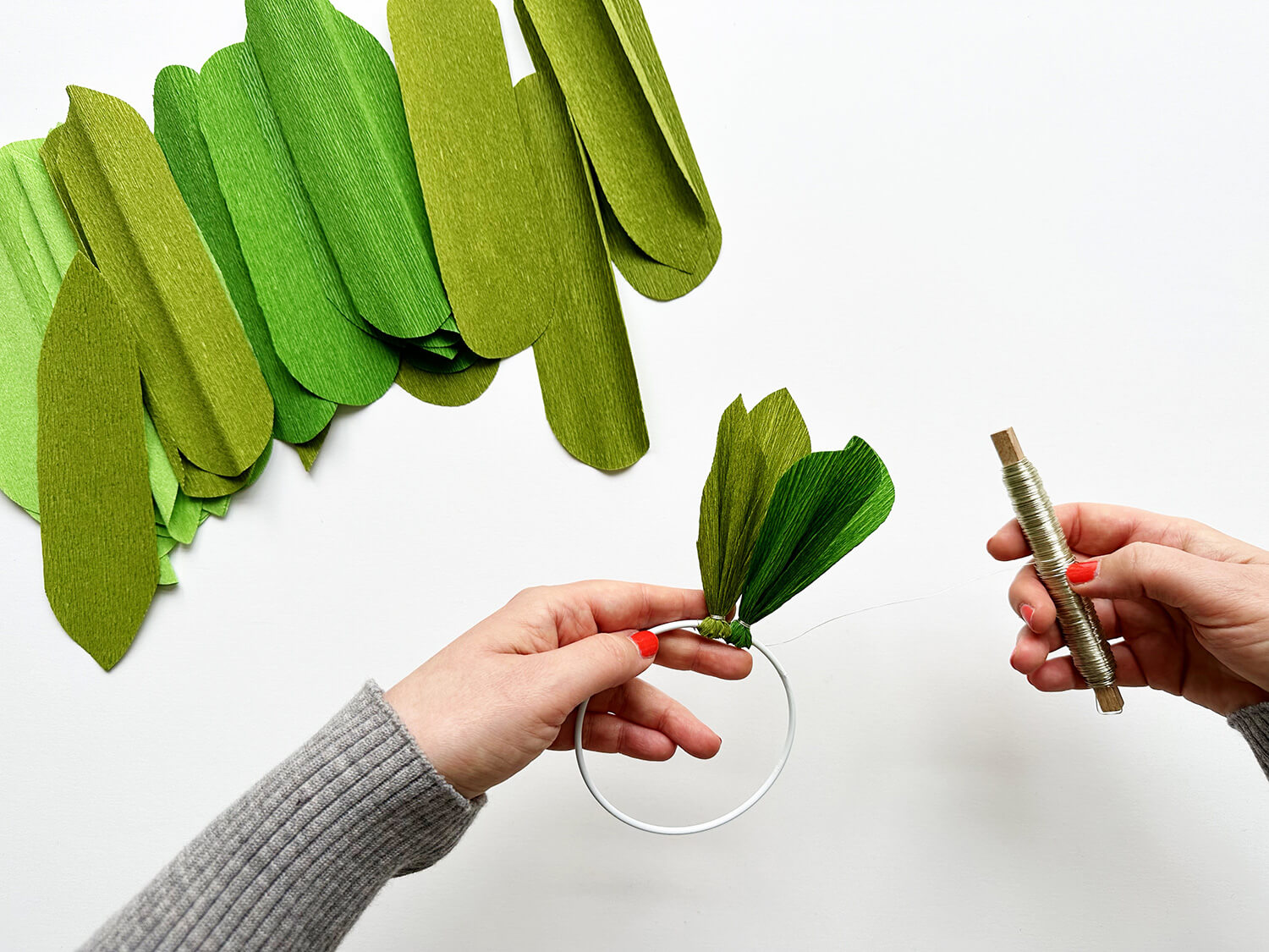 Ilex oder Weihnachtsstern? So bastelst du einen immerschönen Türkranz