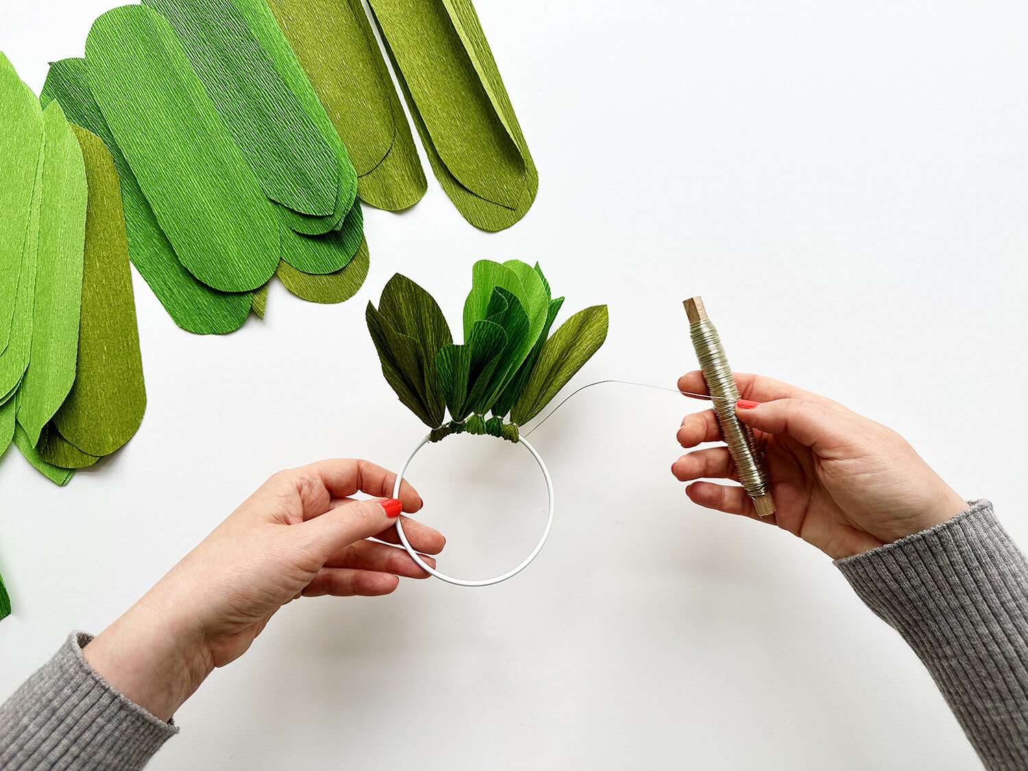 Ilex oder Weihnachtsstern? So bastelst du einen immerschönen Türkranz