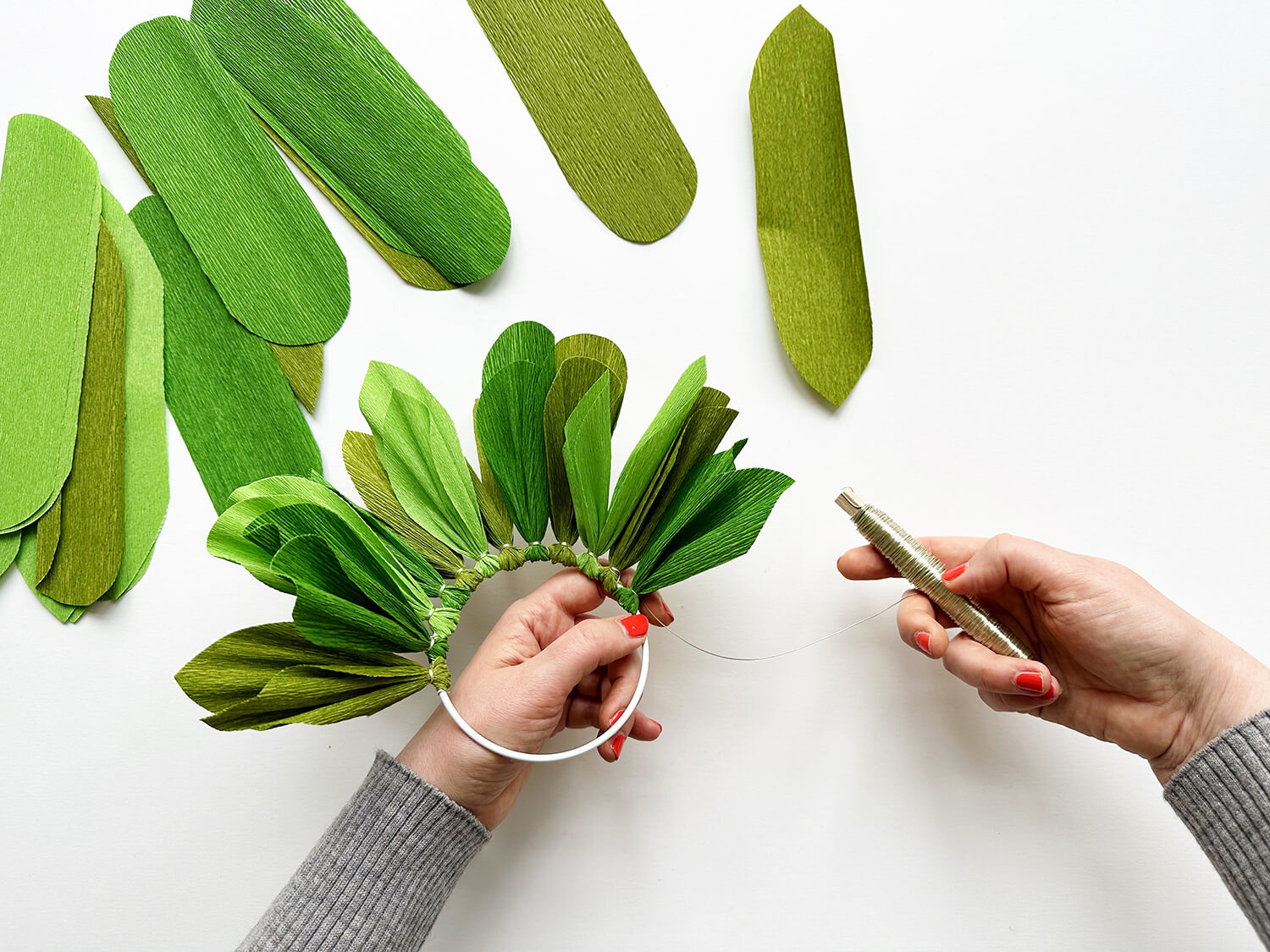 Ilex oder Weihnachtsstern? So bastelst du einen immerschönen Türkranz