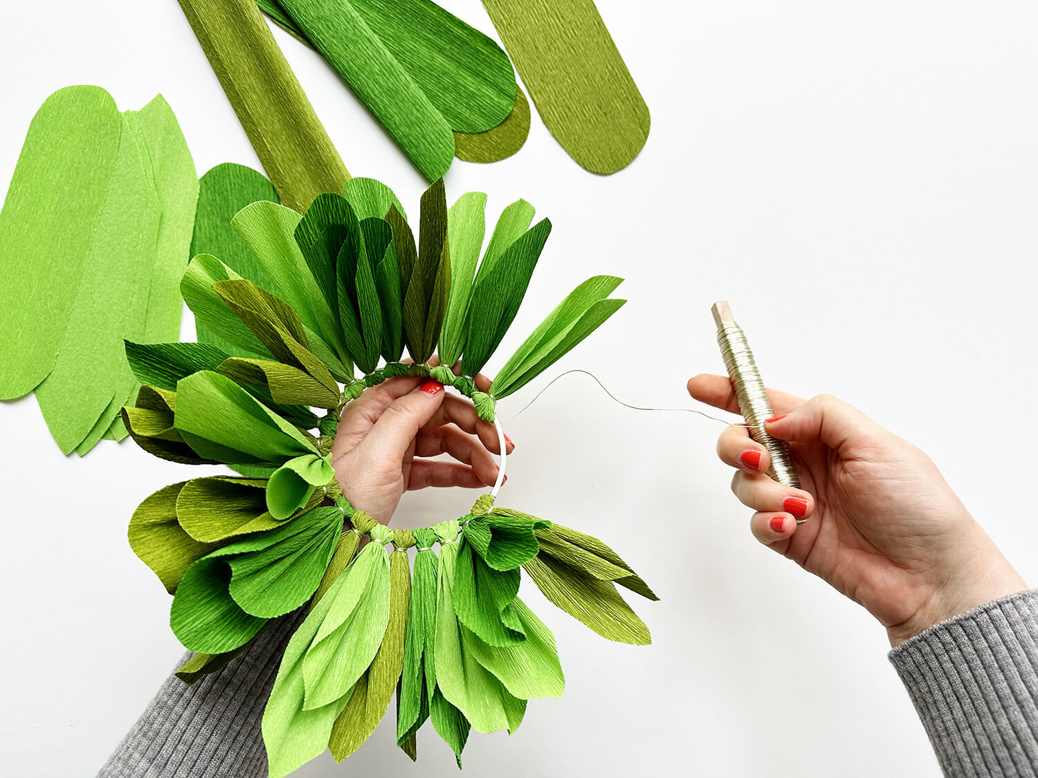 Ilex oder Weihnachtsstern? So bastelst du einen immerschönen Türkranz