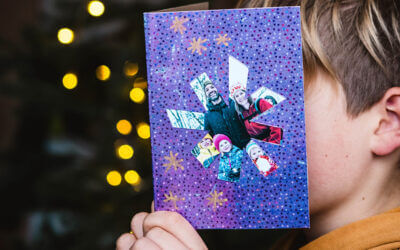 HOLLY JOLLY! Wir basteln glänzende Cut-Out Weihnachtskarten mit Fotos