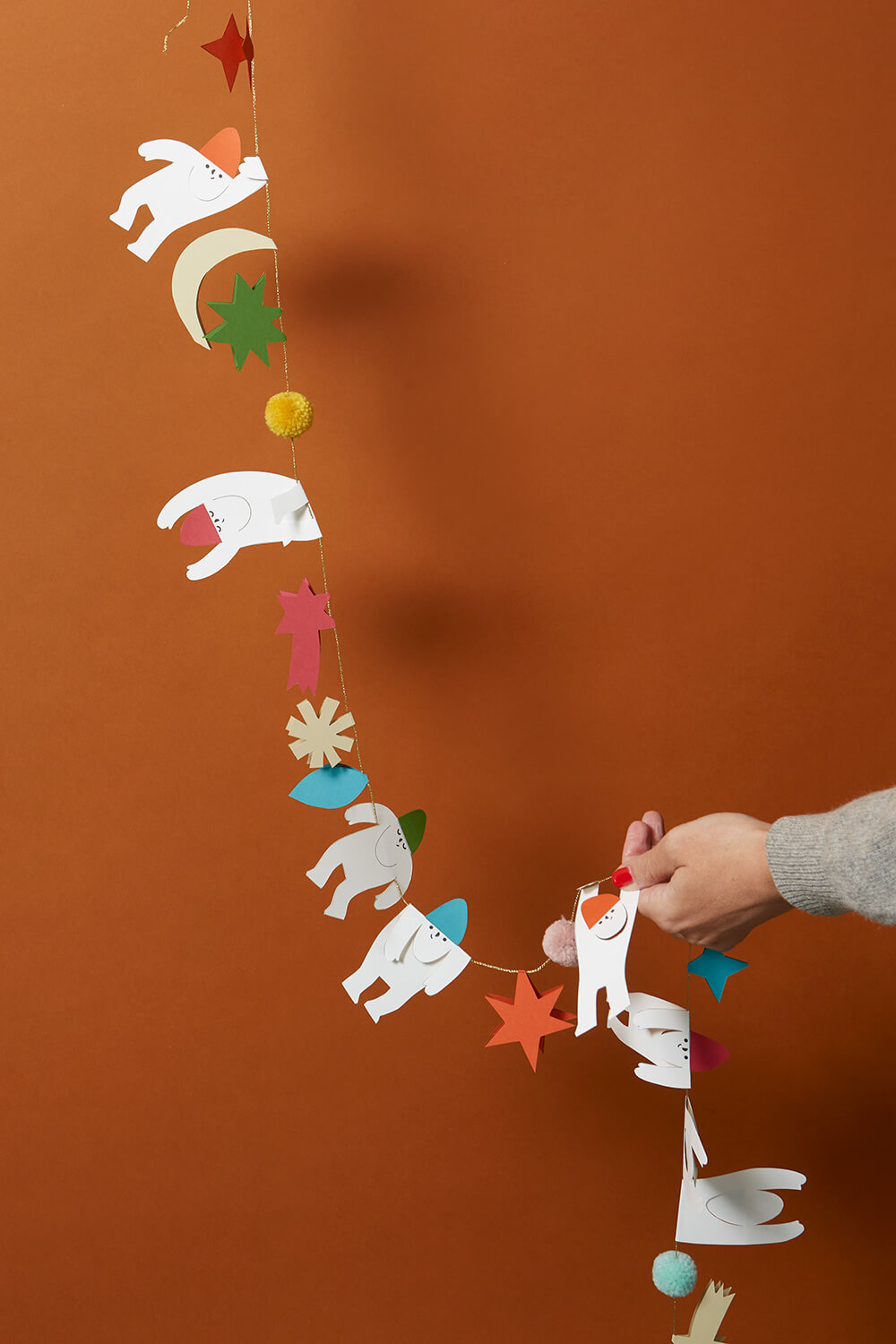 Wir basteln eine Wichtelgirlande für Weihnachten aus Papier.