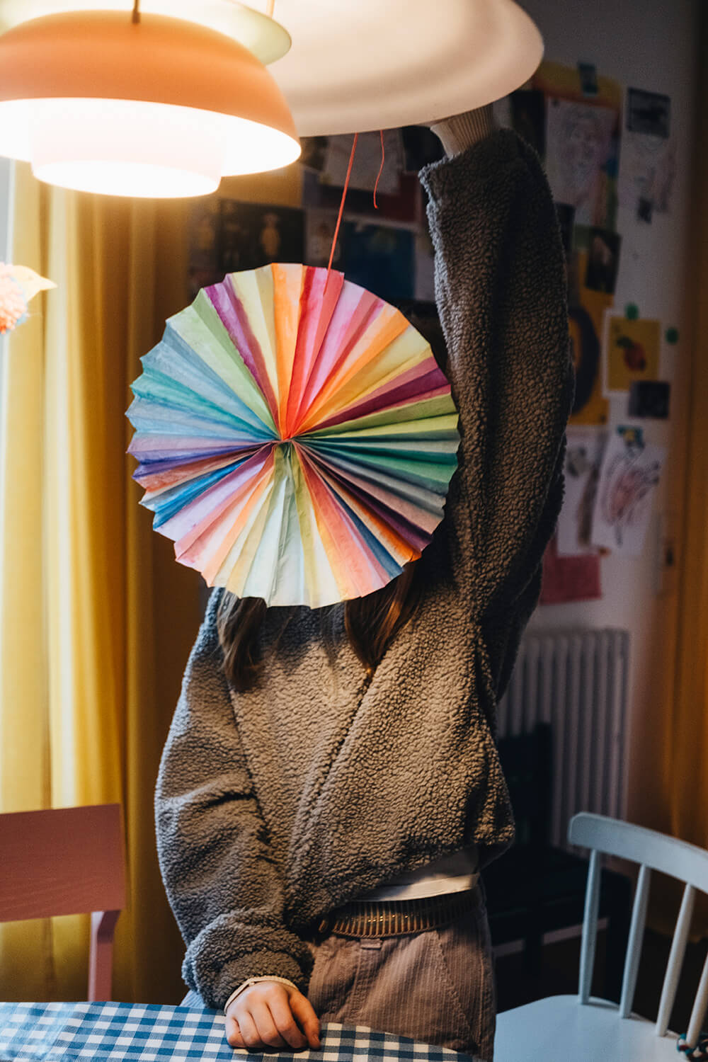 Regenbogen-Fensterdeko basteln