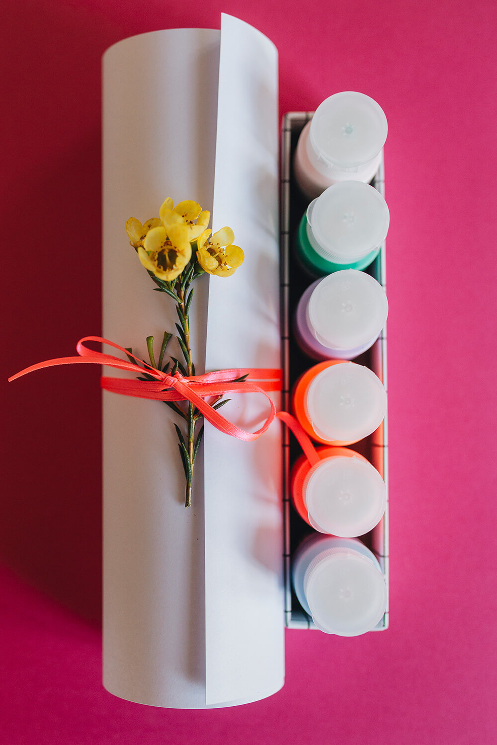 Wir malen nach Zahlen mit der Vorlage "Happy Easter" zum selbst Ausdrucken.