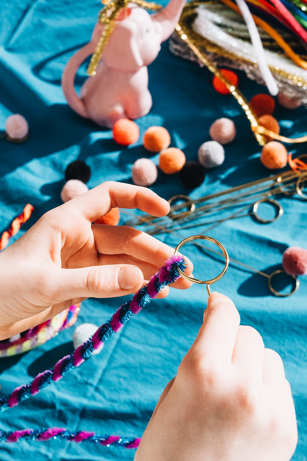 Pfeifenputzer-Blumen basteln leicht gemacht.