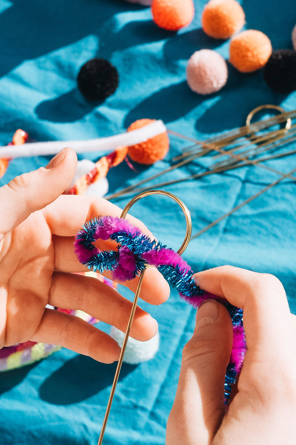 Pfeifenputzer-Blumen basteln leicht gemacht.