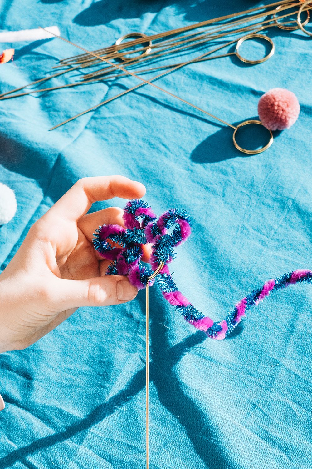 Pfeifenputzer-Blumen basteln leicht gemacht.