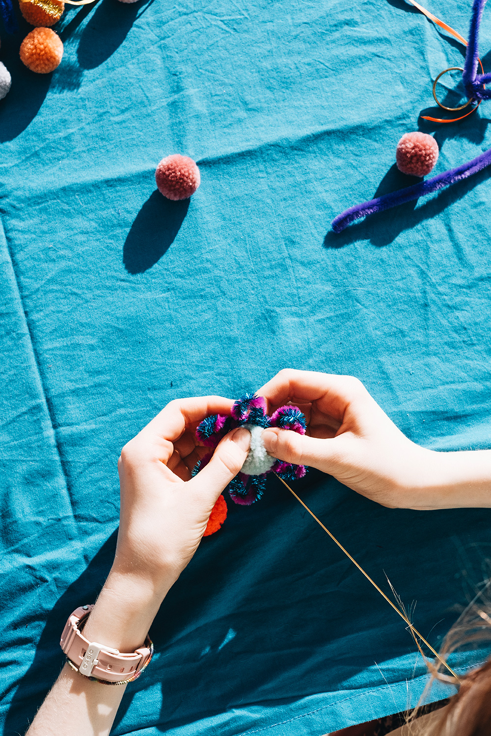 Pfeifenputzer-Blumen basteln leicht gemacht.