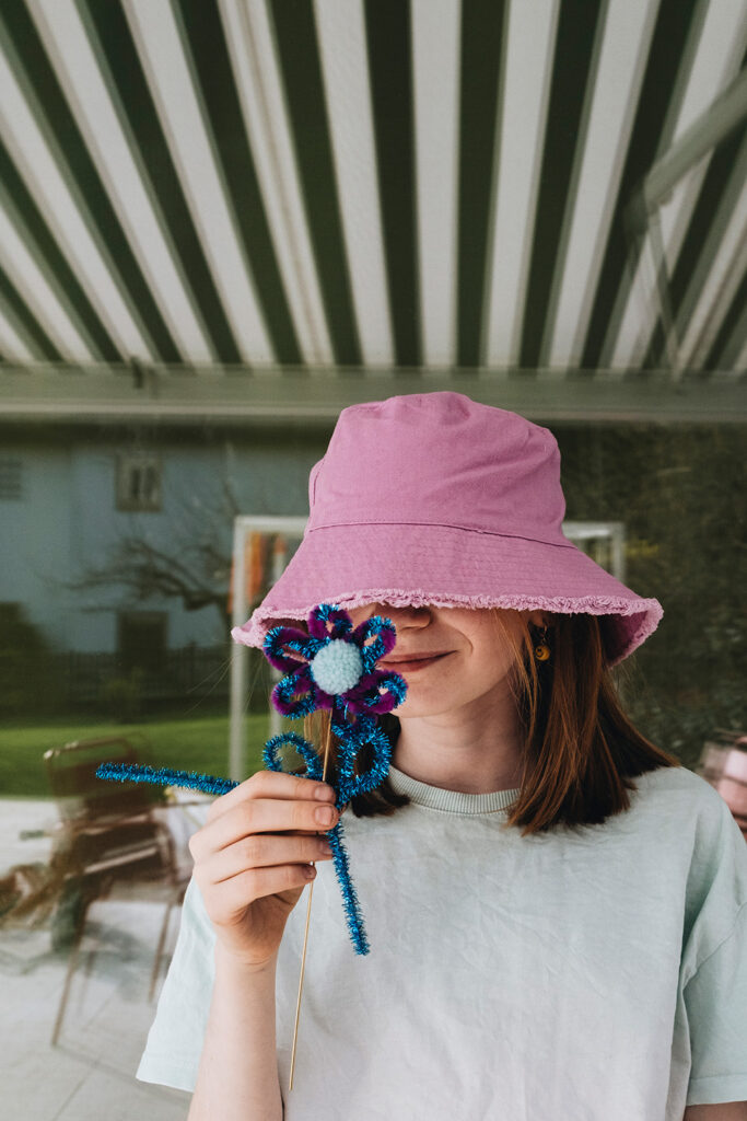 Pfeifenputzer-Blumen basteln leicht gemacht.