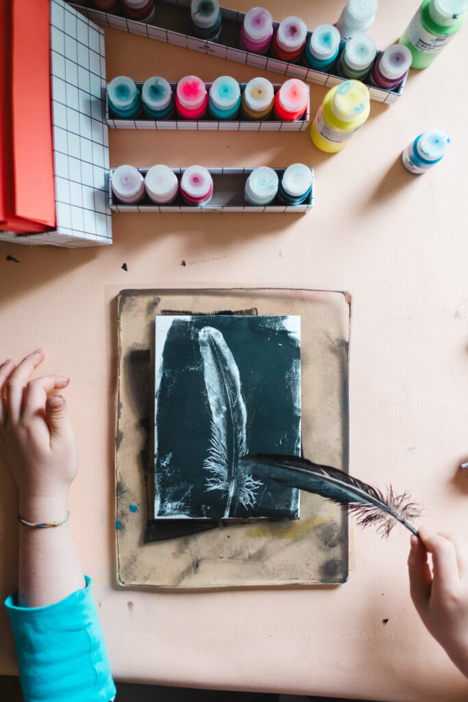 Wir drucken mit Gelli Arts Geldruckplatten.