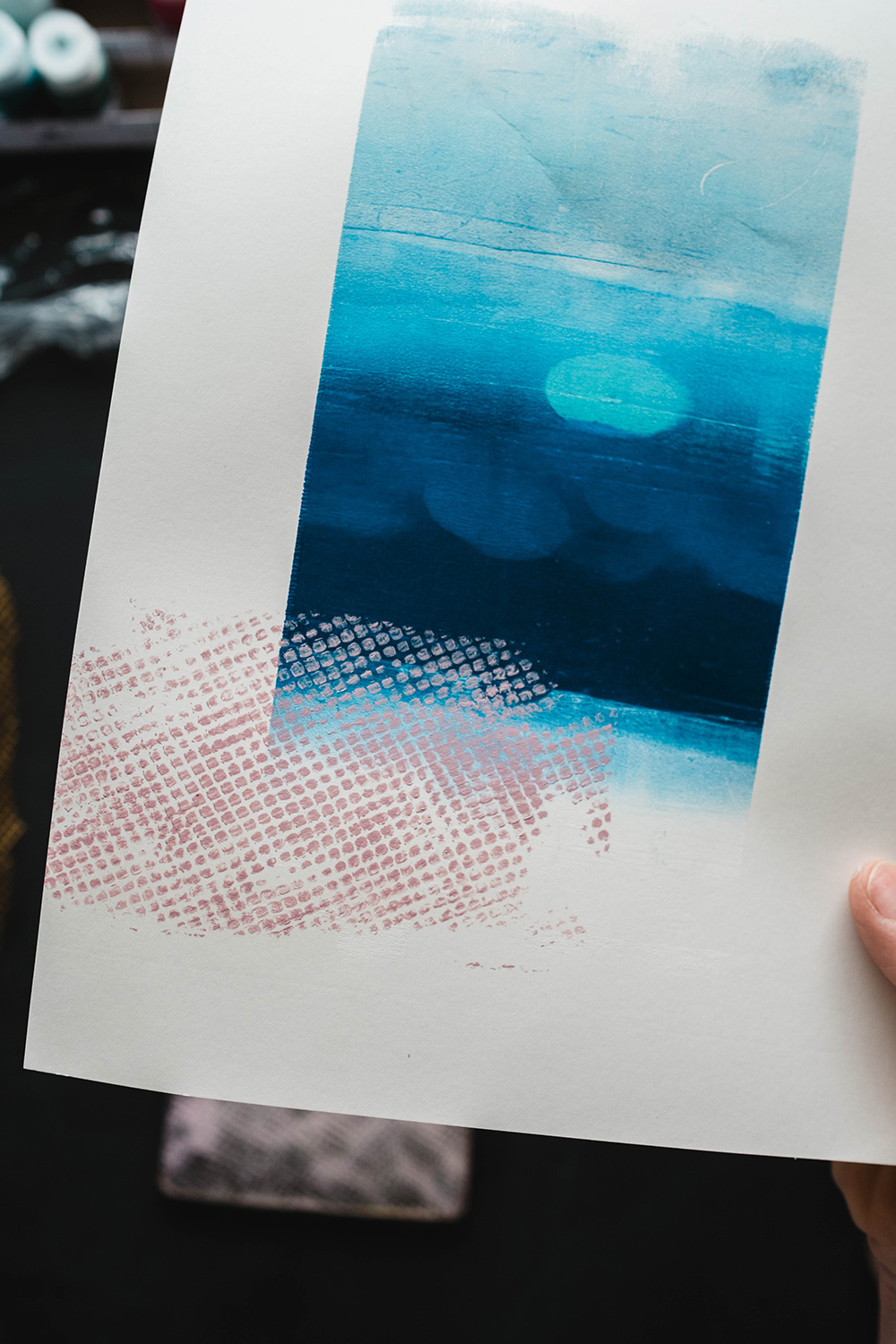 Wir drucken mit Gelli Arts Geldruckplatten.