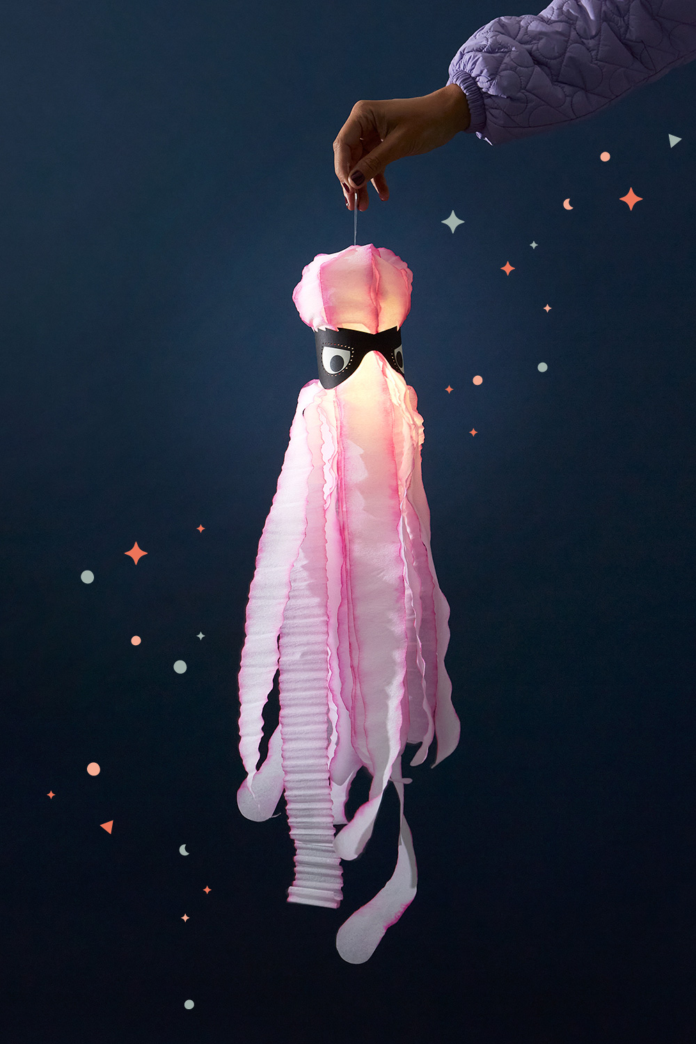 Lass uns eine leuchtende Oktopus-Laterne aus einer PET-Flasche basteln.