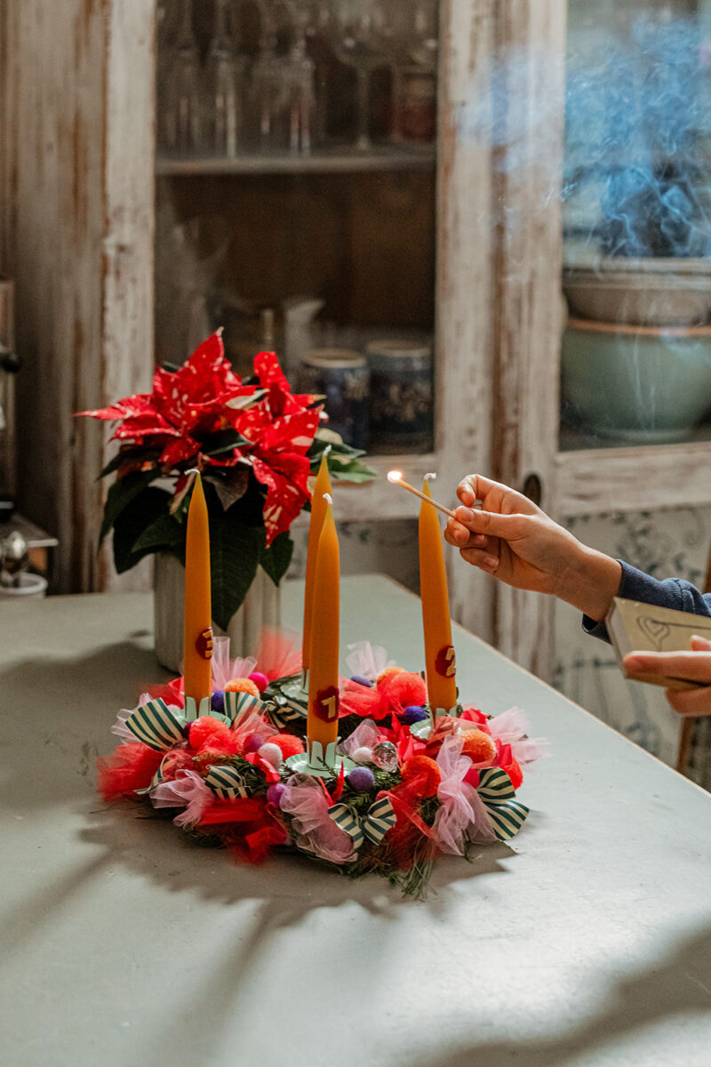  Foto zu 1, 2, 3, 4, lieben wir: Adventskranz basteln mit Kindern 