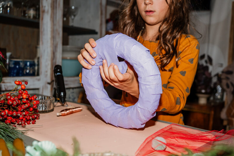  1, 2, 3, 4, lieben wir: Adventskranz basteln mit Kindern Bildidee 