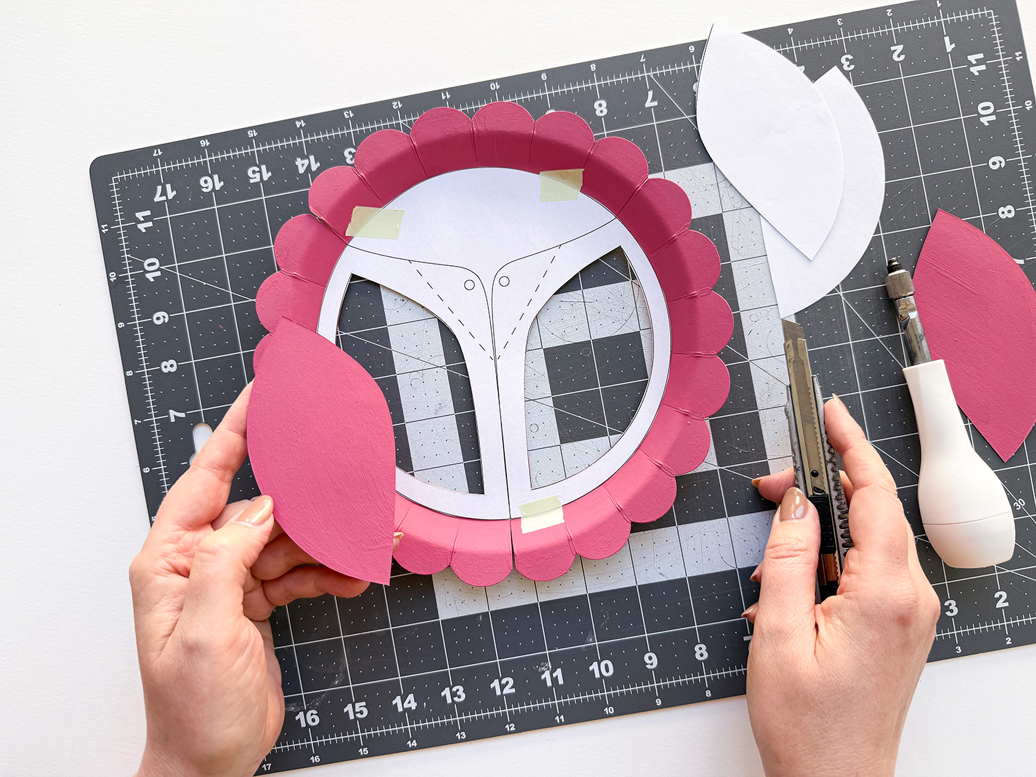 Lass uns eine Marienkäfer-Laterne basteln.