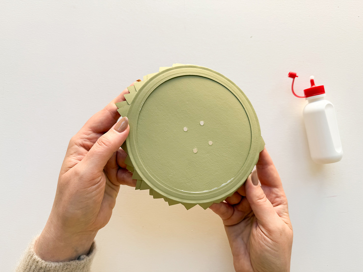 Lass uns eine Sonnenblumen-Laterne basteln.