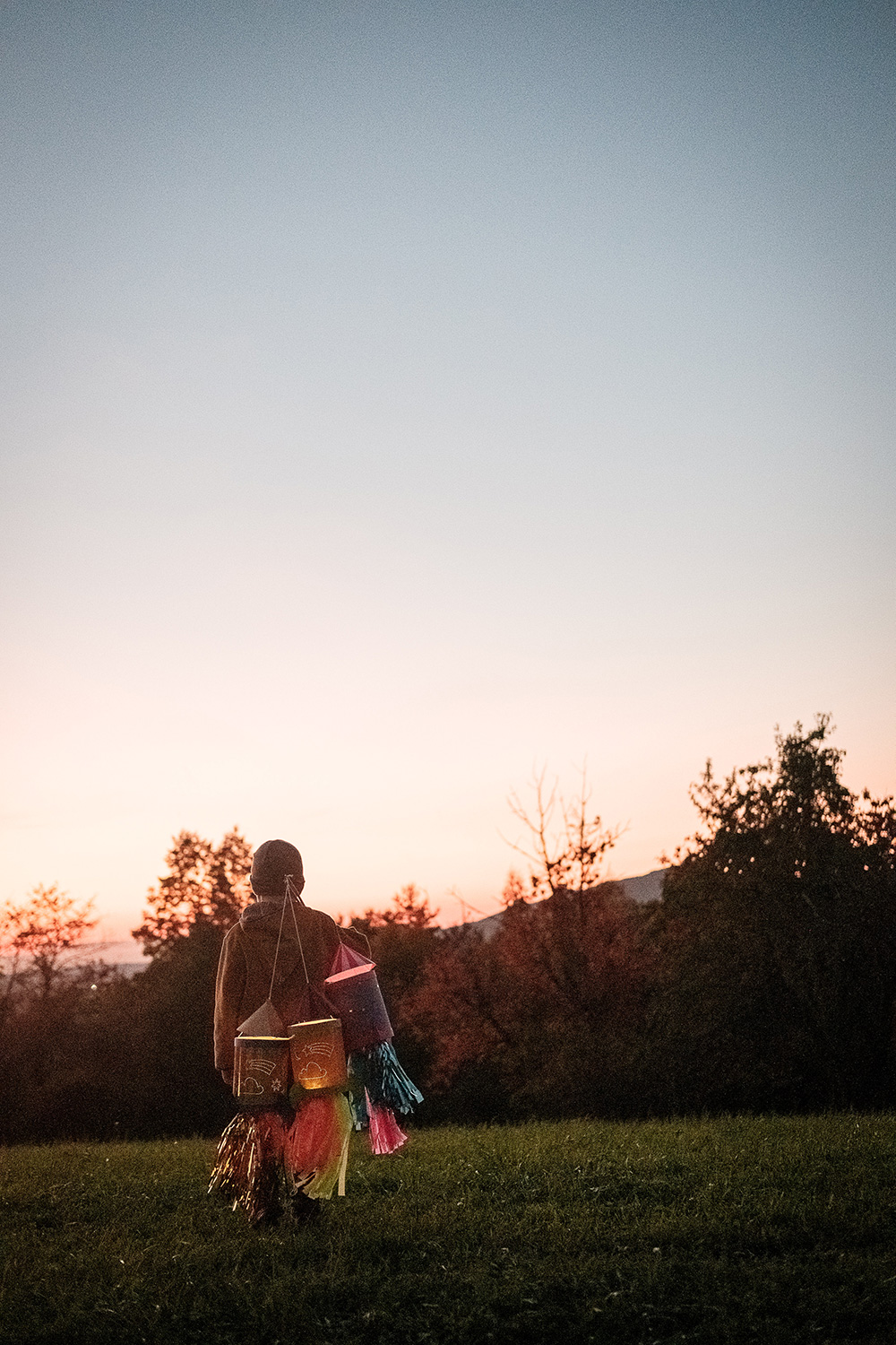 Lass uns wild und bunt die WE LIKE MONDAYS Original Raketen-Laterne basteln.