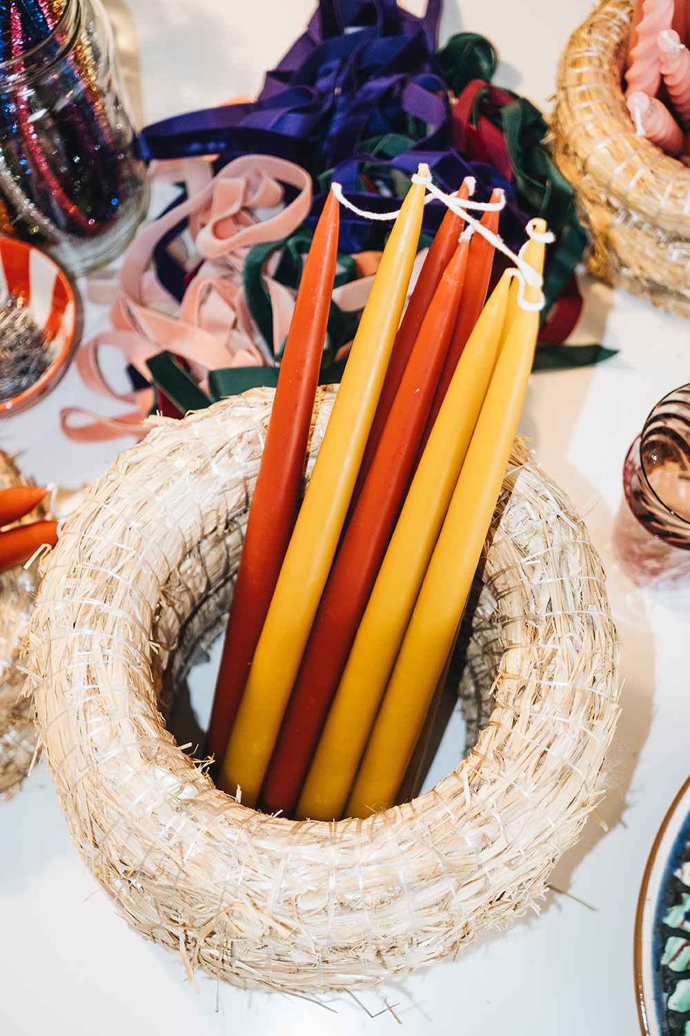 Adventskranz basteln: Party mit Freunden