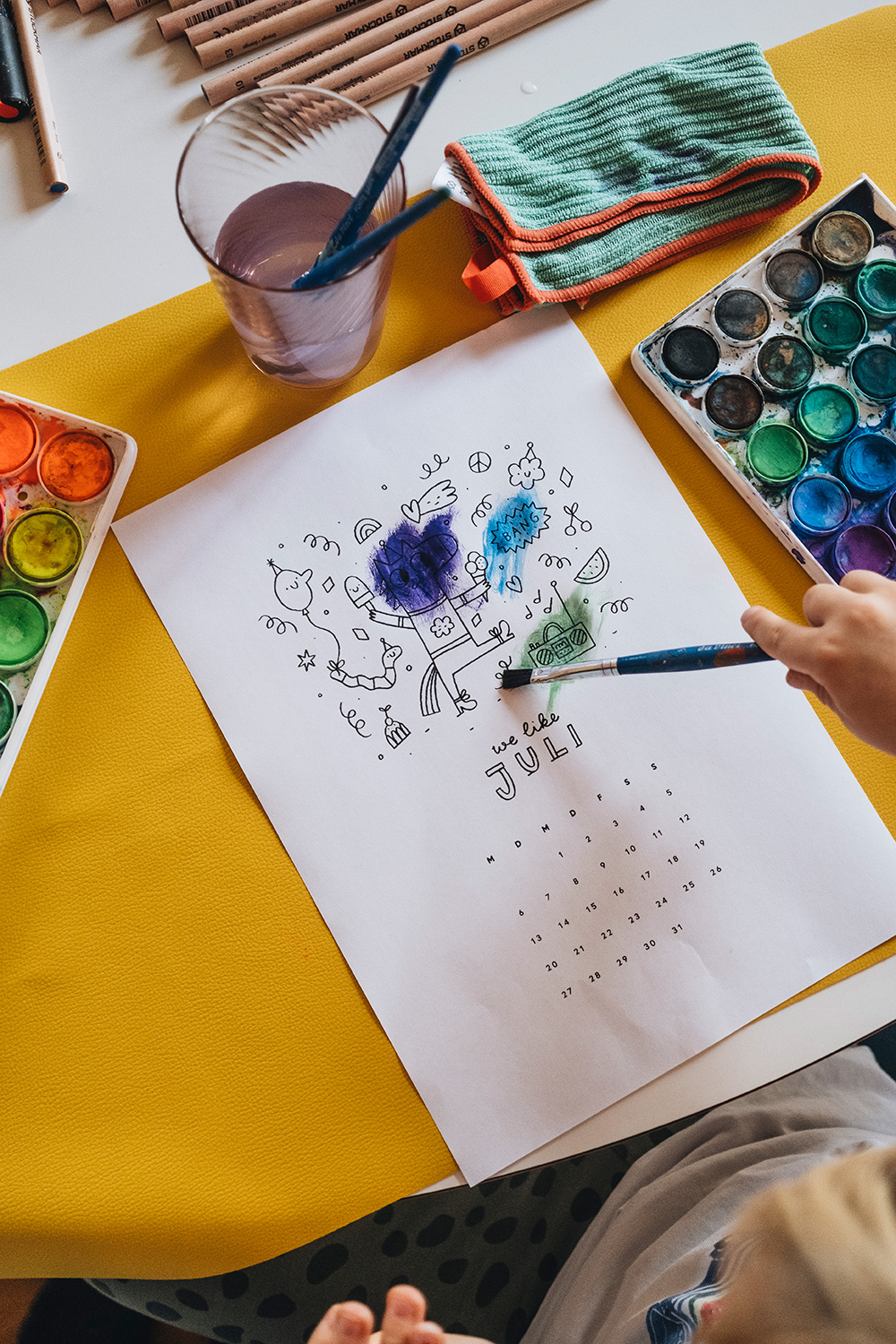 So schnell und einfach: Ausmalkalender für das neue Jahr selbst ausdrucken