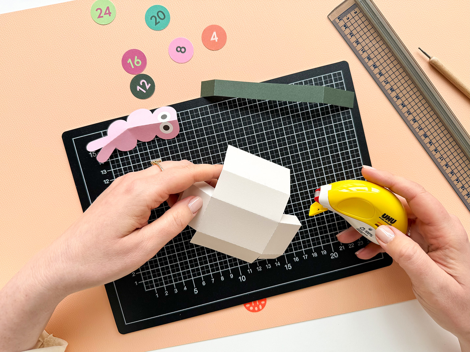 Lass uns einen Sushi-Adventskalender basteln.