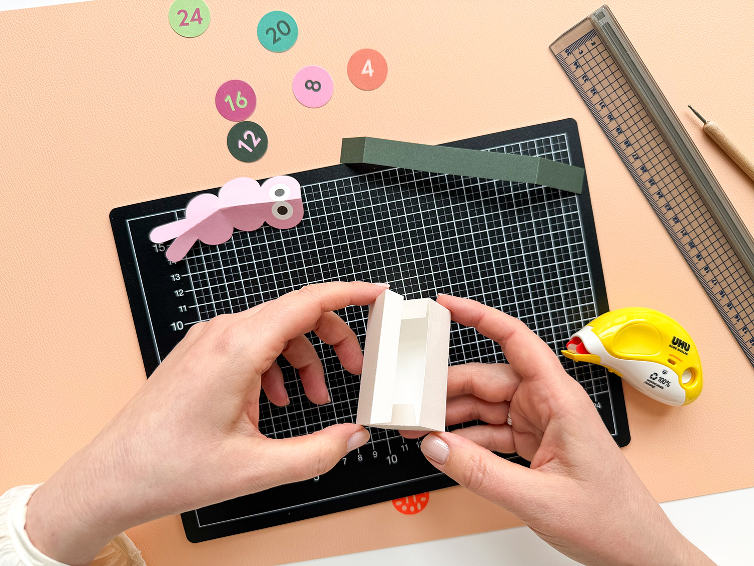 Lass uns einen Sushi-Adventskalender basteln.