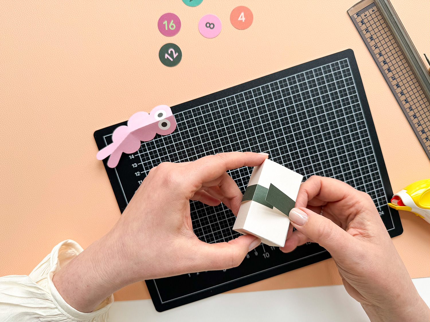 Lass uns einen Sushi-Adventskalender basteln.