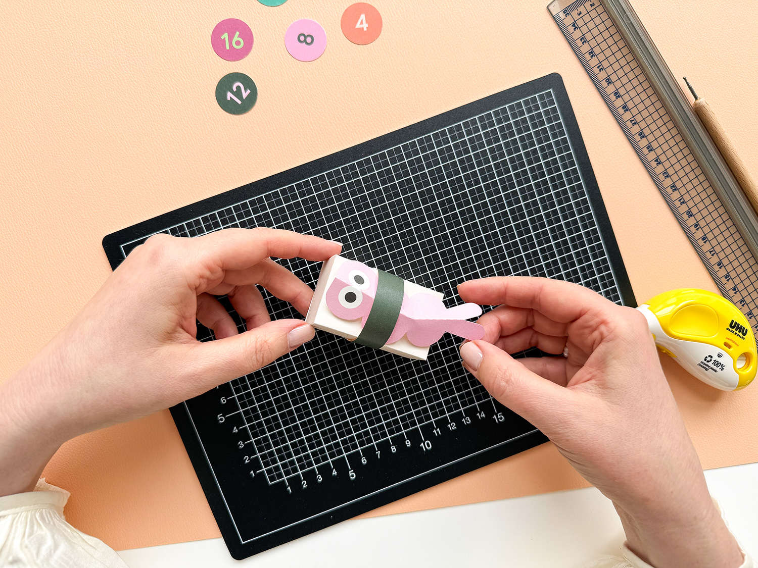 Lass uns einen Sushi-Adventskalender basteln.