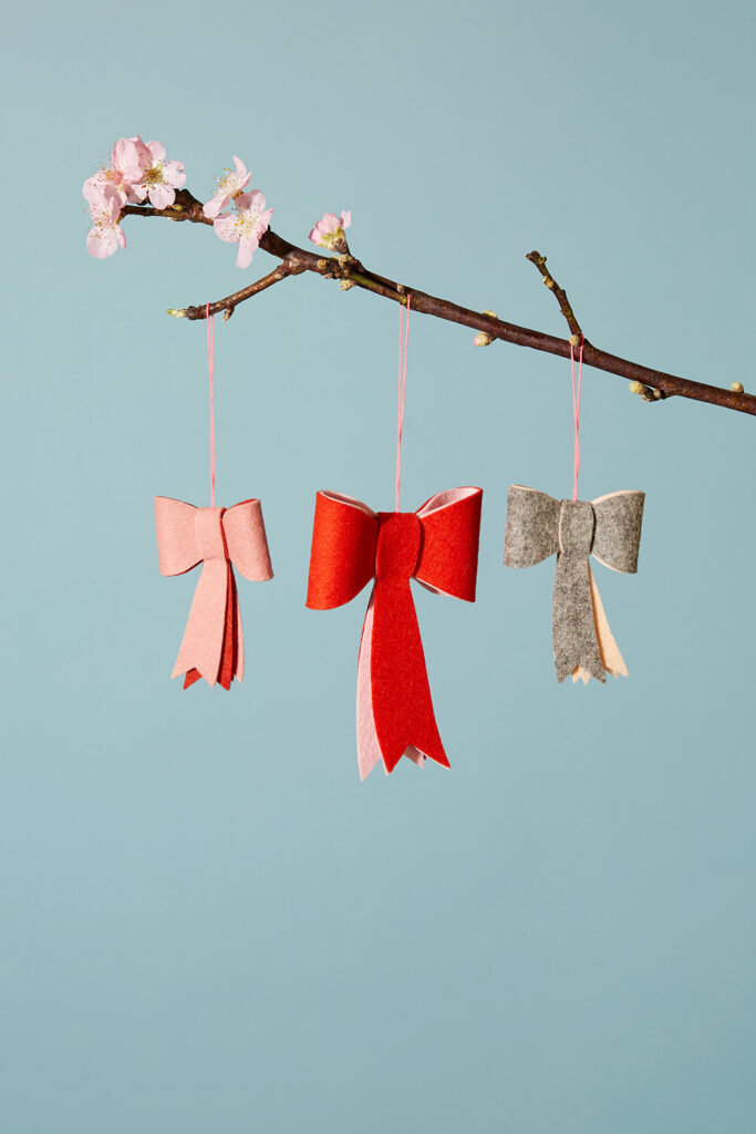 Lass uns Doubleface Filzschleifen basteln.